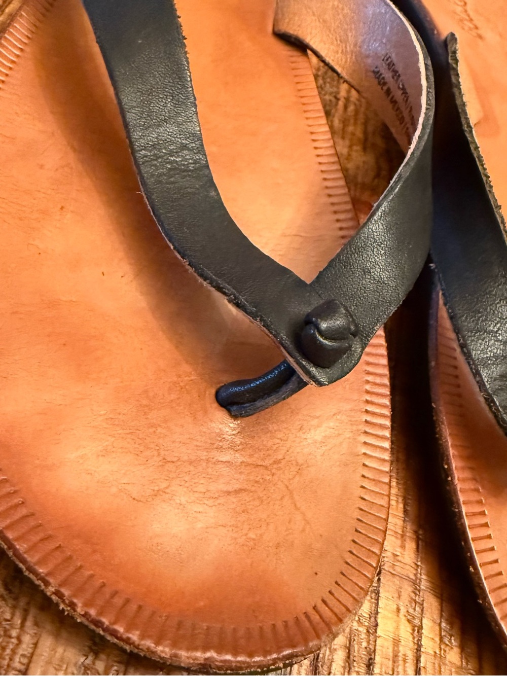 OluKai Loea Women’s Size 8 Black Leather Thong Sandals Flip Flops EU 38 - Picture 3 of 7
